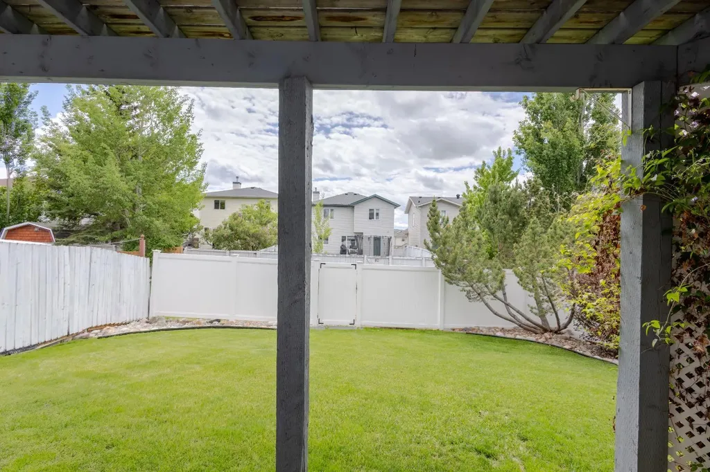 124 Tuscany Hills Park NW Calgary AB T3L 2A3