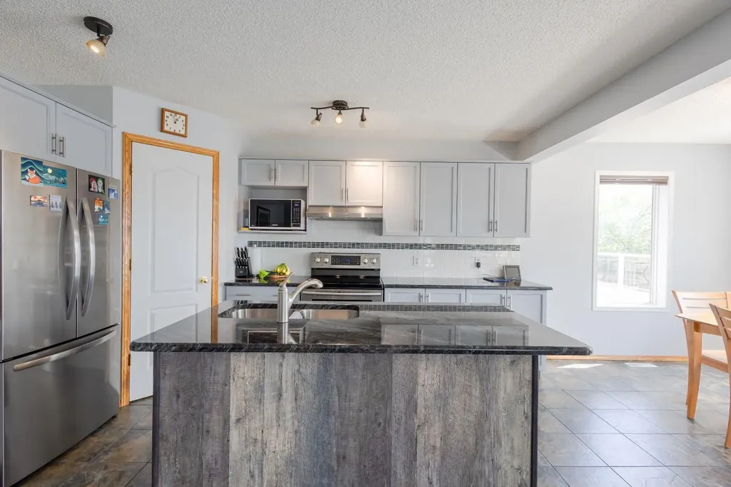 124 Tuscany Hills Park NW Calgary AB T3L 2A3