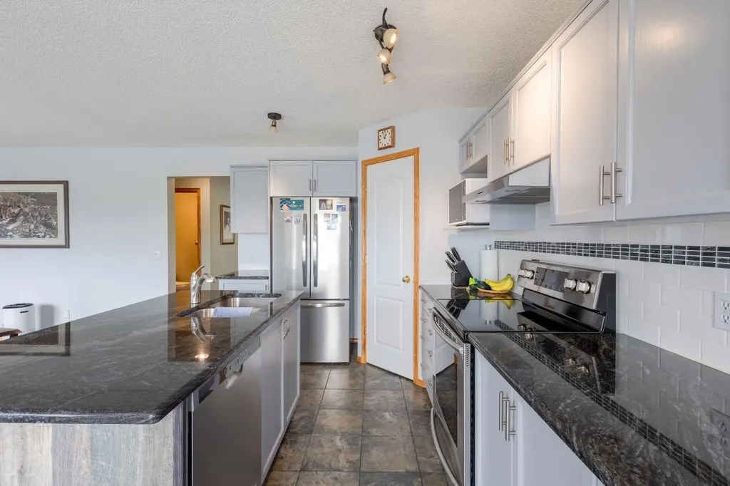 124 Tuscany Hills Park NW Calgary AB T3L 2A3