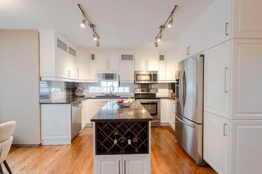 123 Tuscany Hills Park NW Calgary AB T3L 2A3