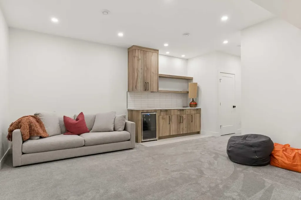 4114 18 Street SW Calgary AB T2T 4V7