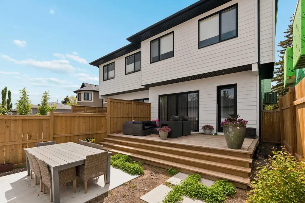 4114 18 Street SW Calgary AB T2T 4V7