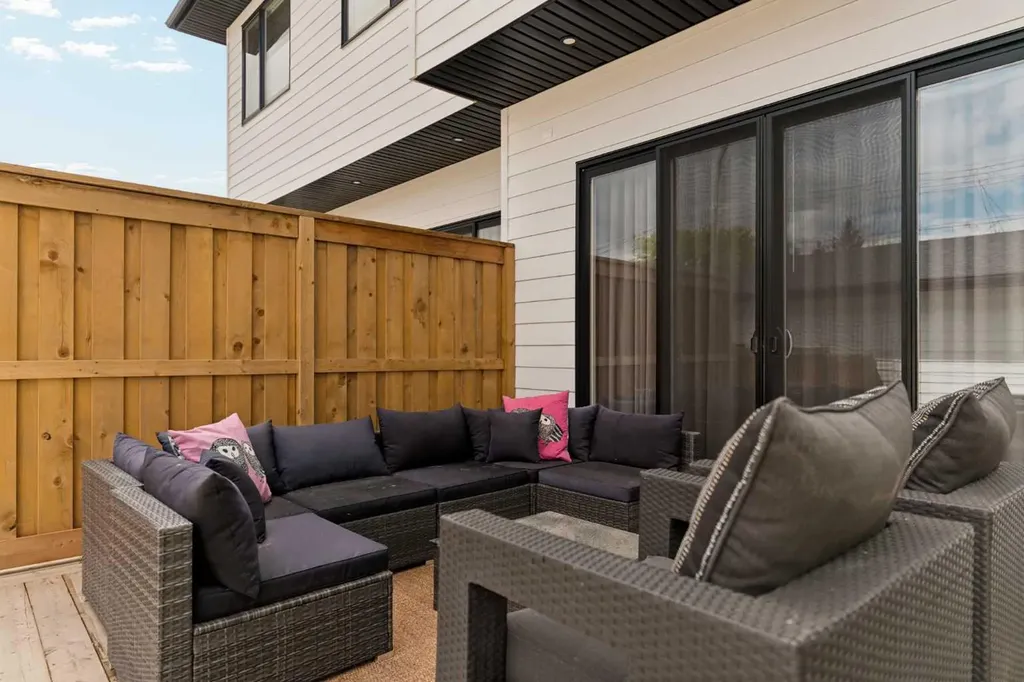 4114 18 Street SW Calgary AB T2T 4V7