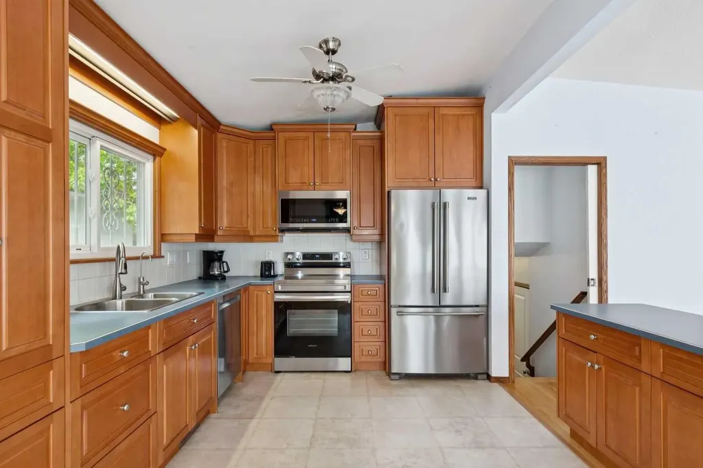 4823 Brisebois Drive NW Calgary AB T2L 2G3