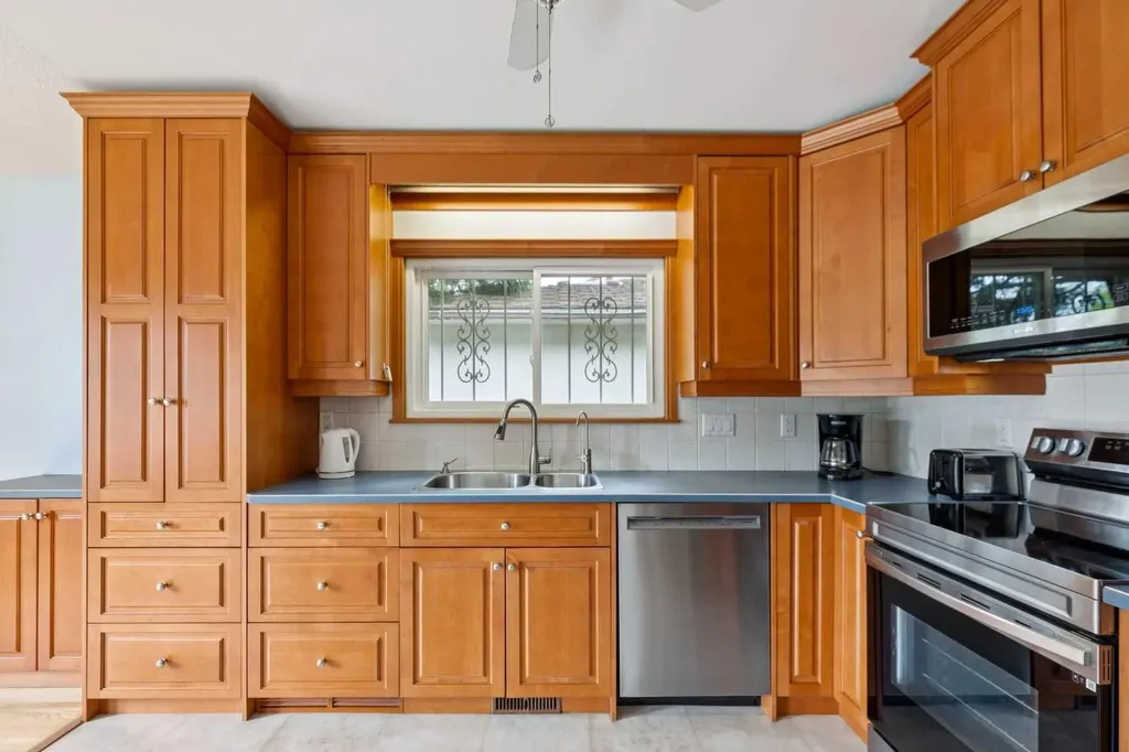 4823 Brisebois Drive NW Calgary AB T2L 2G3