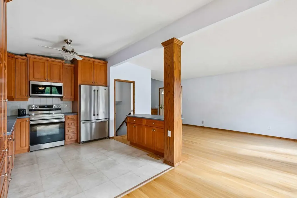 4823 Brisebois Drive NW Calgary AB T2L 2G3