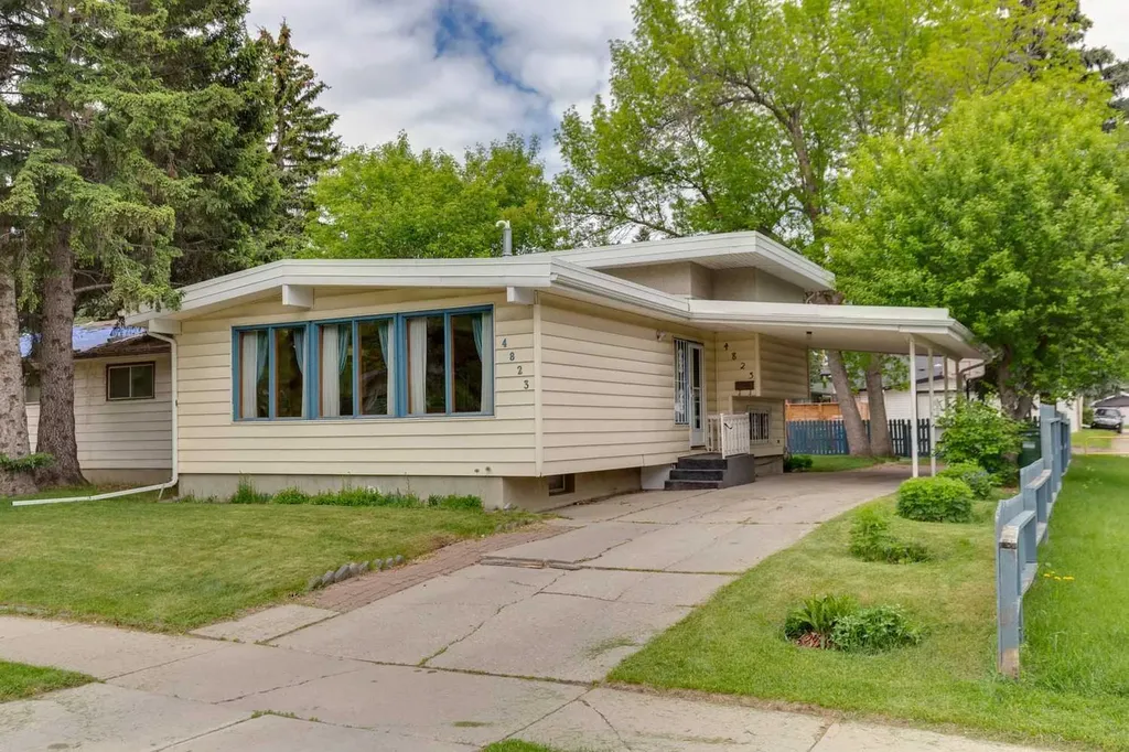 4823 Brisebois Drive NW Calgary AB T2L 2G3