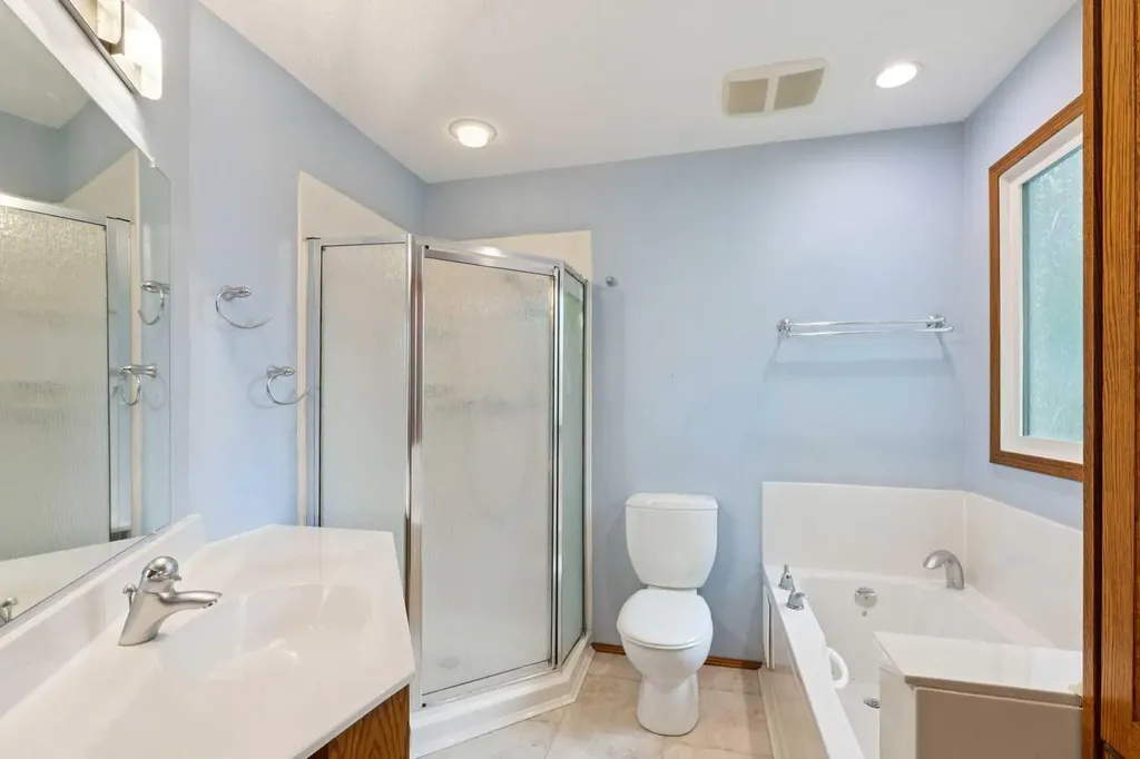 4823 Brisebois Drive NW Calgary AB T2L 2G3