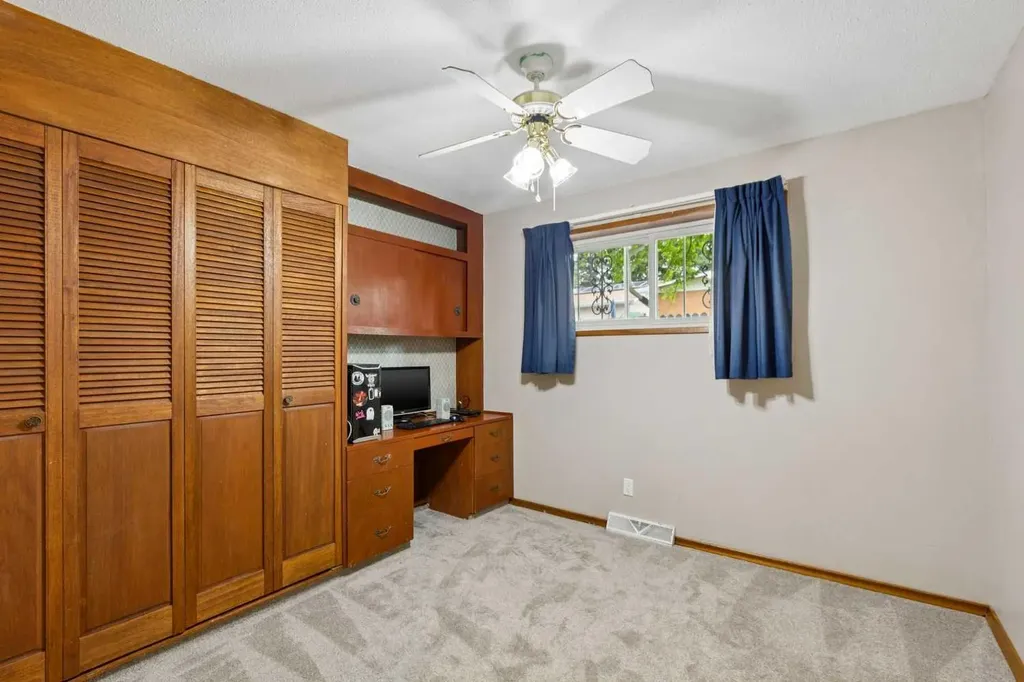 4823 Brisebois Drive NW Calgary AB T2L 2G3