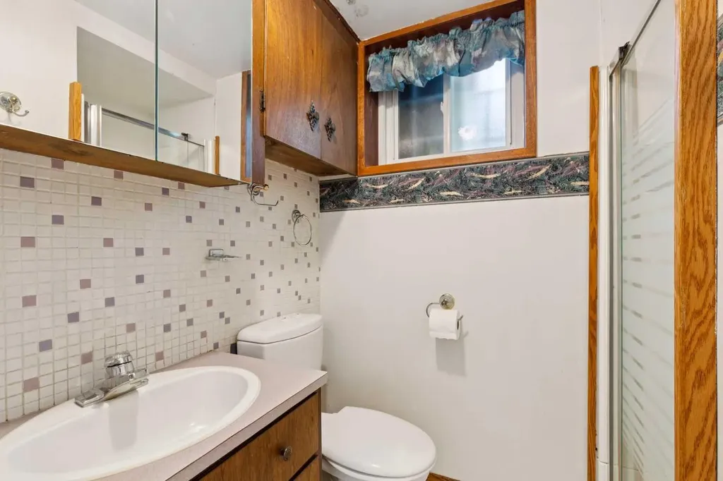 4823 Brisebois Drive NW Calgary AB T2L 2G3