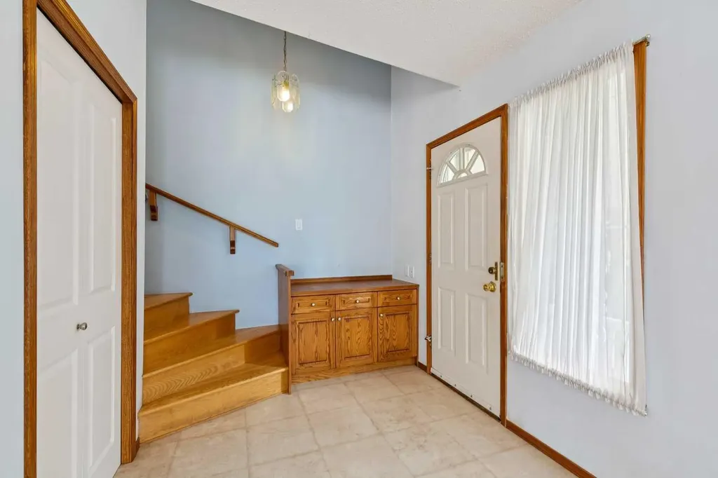 4823 Brisebois Drive NW Calgary AB T2L 2G3