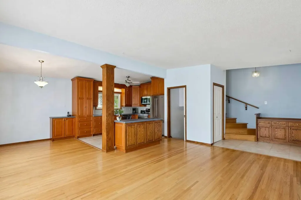 4823 Brisebois Drive NW Calgary AB T2L 2G3