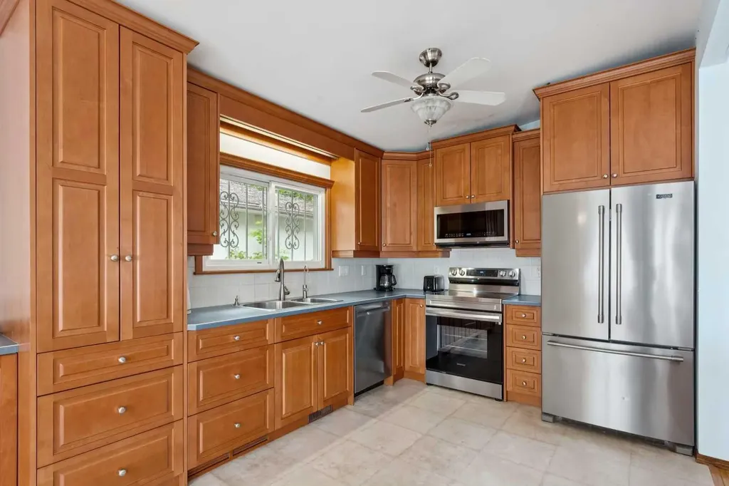 4823 Brisebois Drive NW Calgary AB T2L 2G3