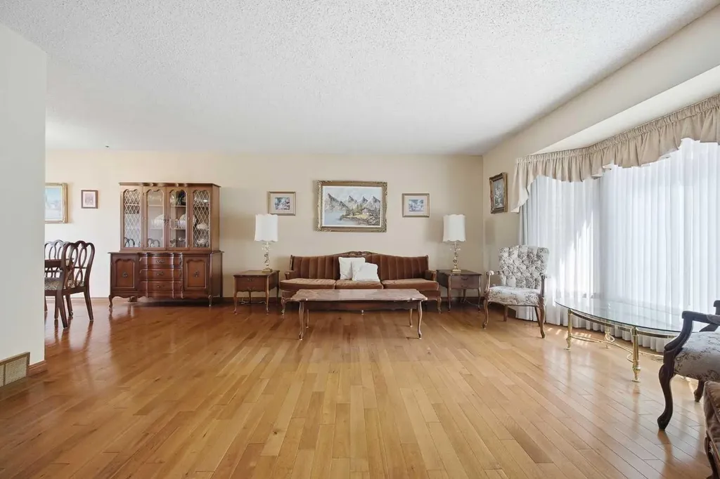 228 Norfolk Road NW Calgary AB T2K 5P7