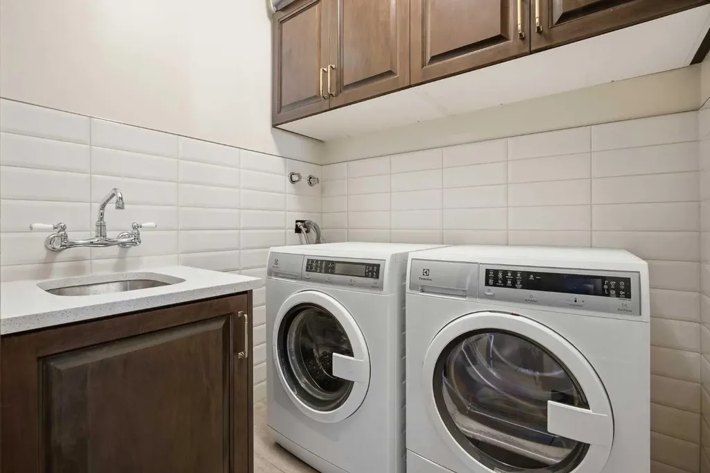 228 Norfolk Road NW Calgary AB T2K 5P7