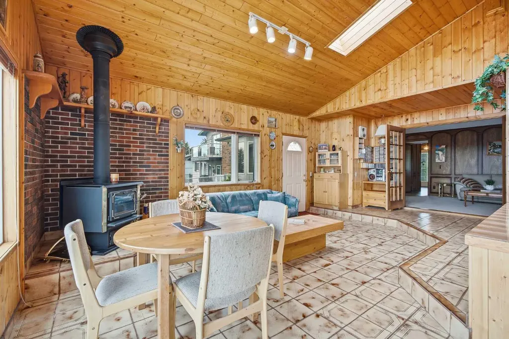 228 Norfolk Road NW Calgary AB T2K 5P7