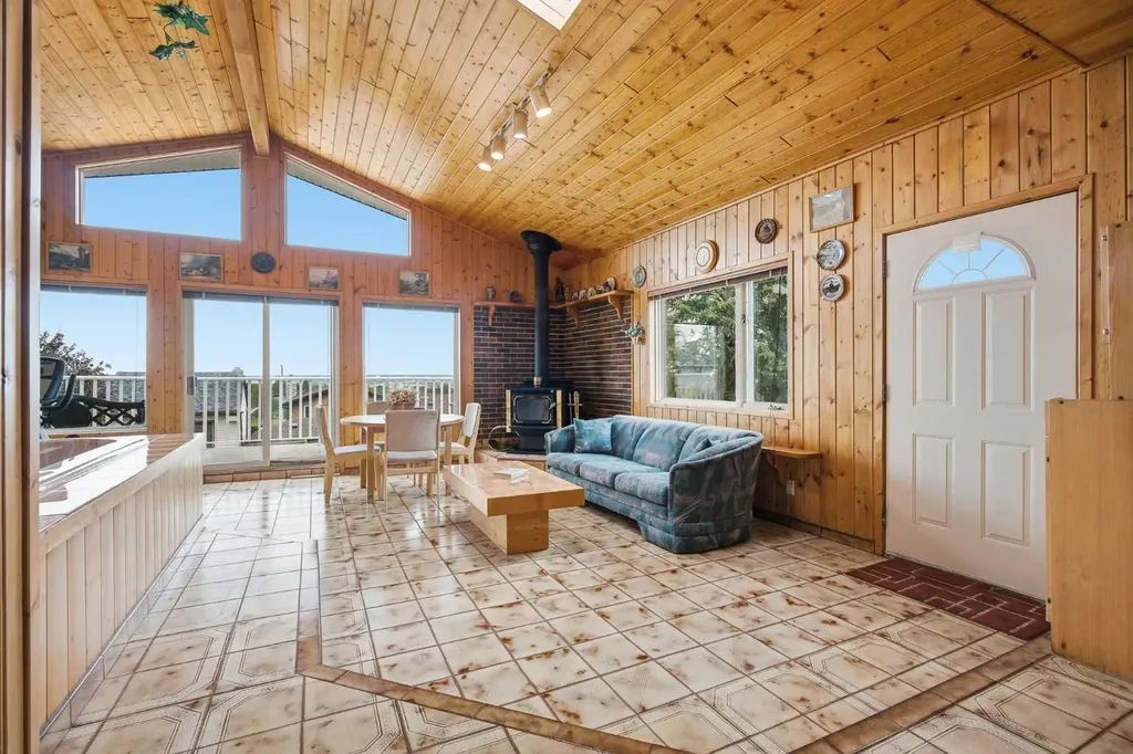 228 Norfolk Road NW Calgary AB T2K 5P7