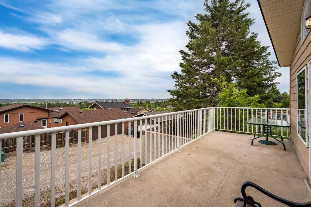 228 Norfolk Road NW Calgary AB T2K 5P7