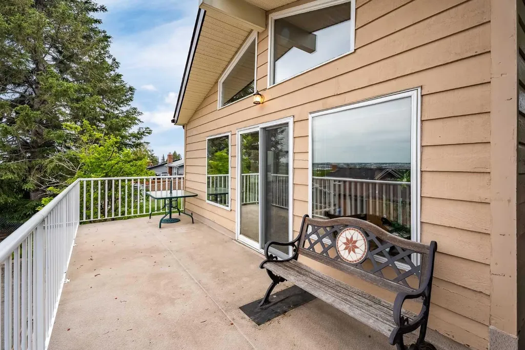 228 Norfolk Road NW Calgary AB T2K 5P7