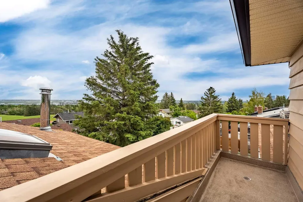 228 Norfolk Road NW Calgary AB T2K 5P7