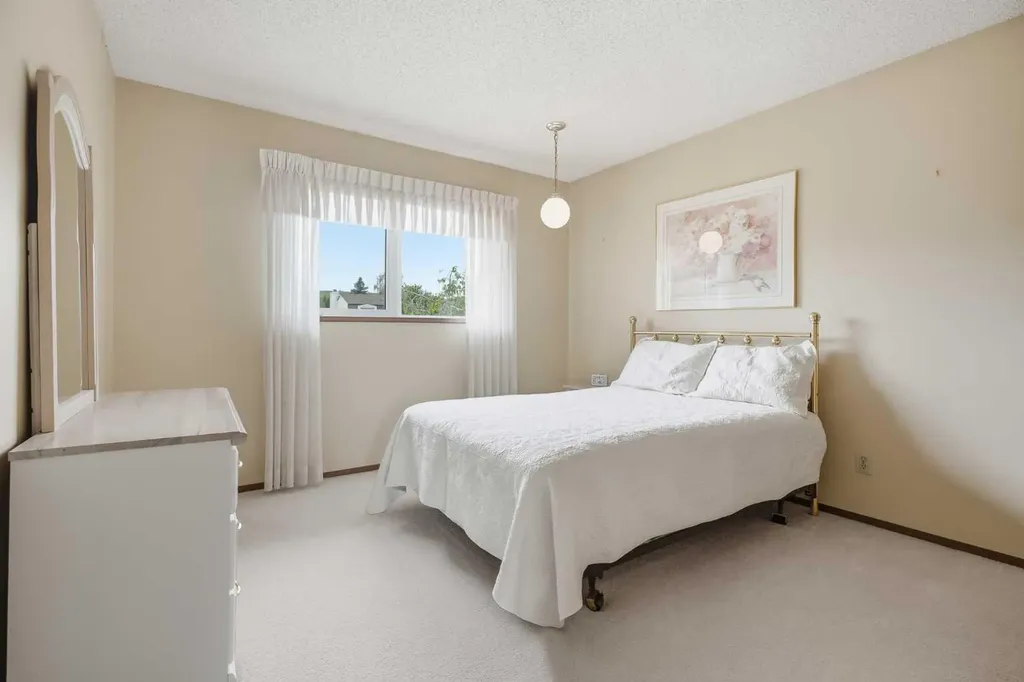 228 Norfolk Road NW Calgary AB T2K 5P7