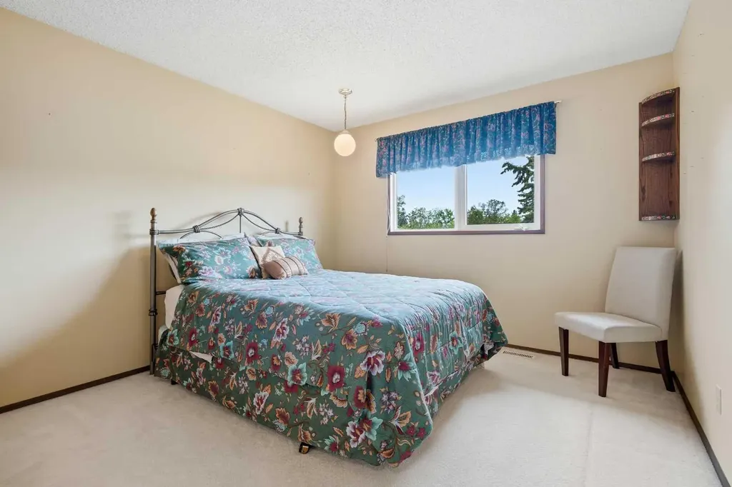 228 Norfolk Road NW Calgary AB T2K 5P7