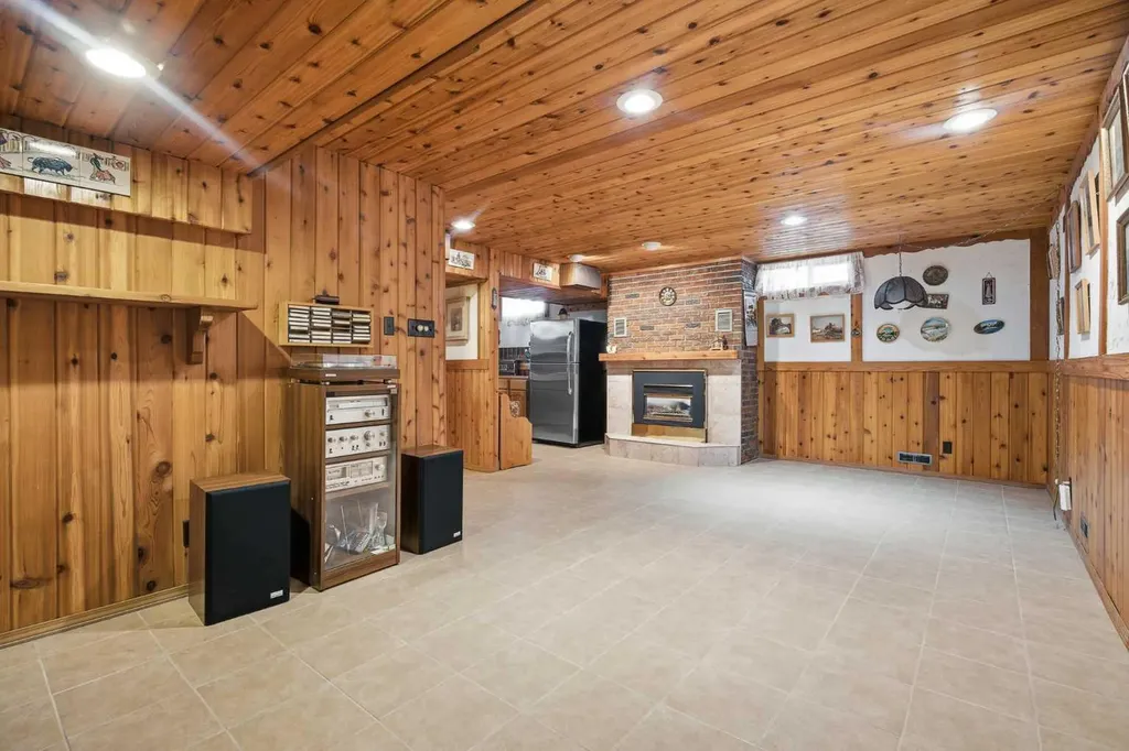 228 Norfolk Road NW Calgary AB T2K 5P7
