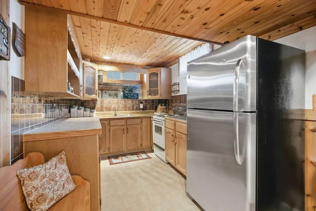 228 Norfolk Road NW Calgary AB T2K 5P7