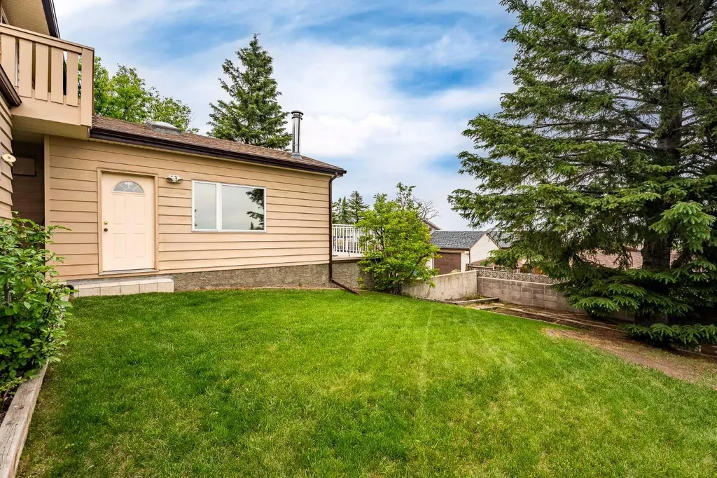 228 Norfolk Road NW Calgary AB T2K 5P7