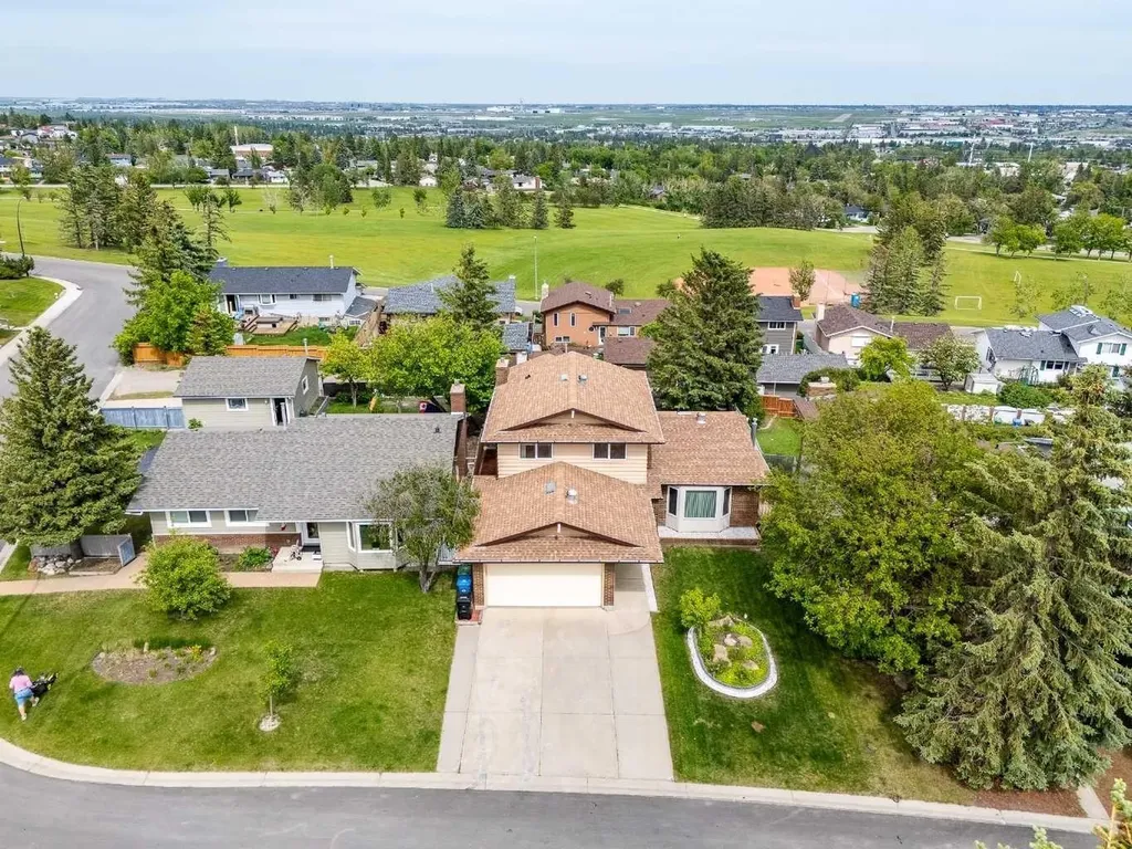 228 Norfolk Road NW Calgary AB T2K 5P7