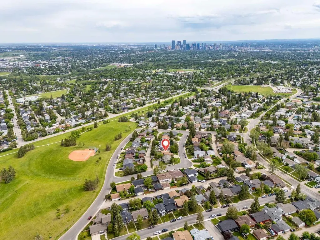 228 Norfolk Road NW Calgary AB T2K 5P7