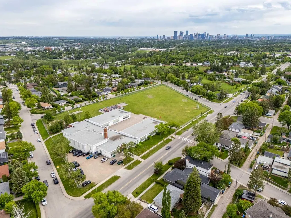 228 Norfolk Road NW Calgary AB T2K 5P7