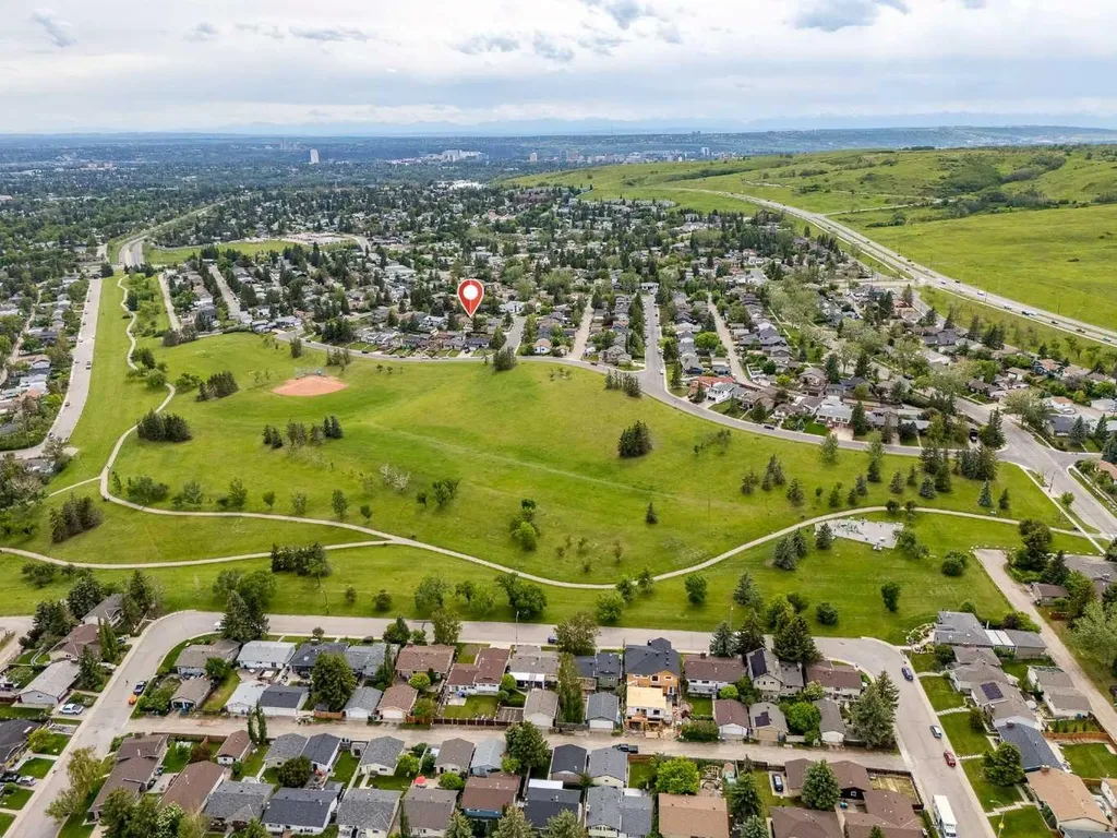228 Norfolk Road NW Calgary AB T2K 5P7