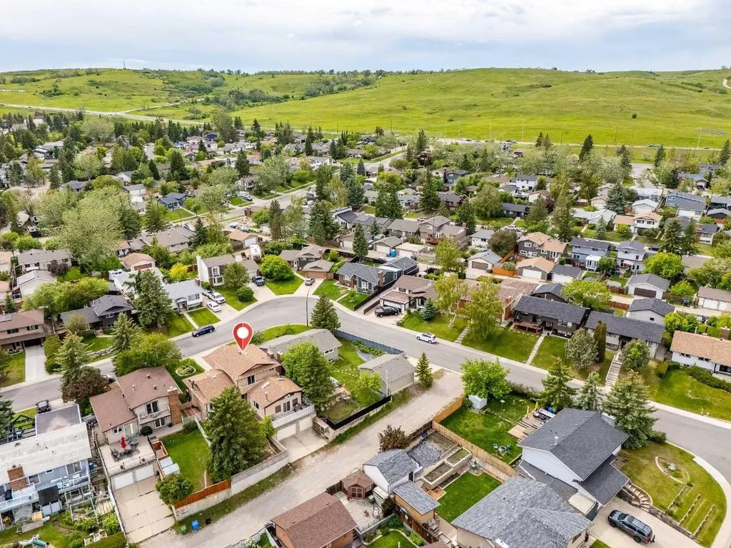 228 Norfolk Road NW Calgary AB T2K 5P7