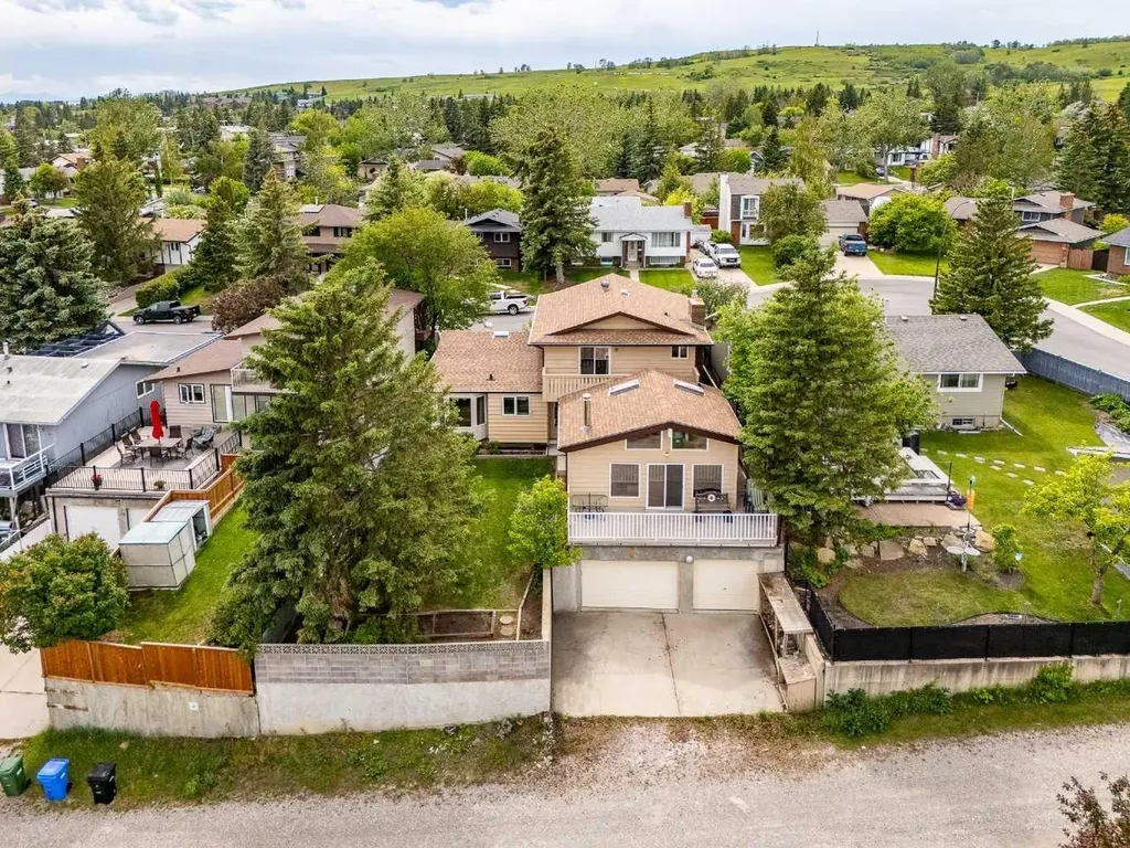 228 Norfolk Road NW Calgary AB T2K 5P7
