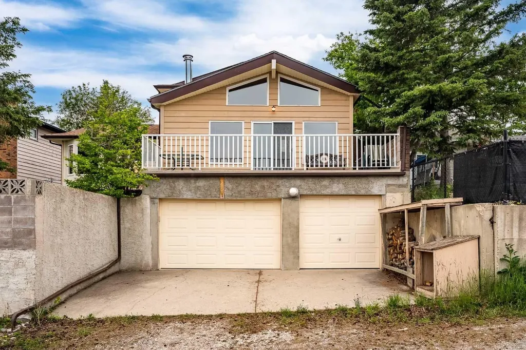 228 Norfolk Road NW Calgary AB T2K 5P7