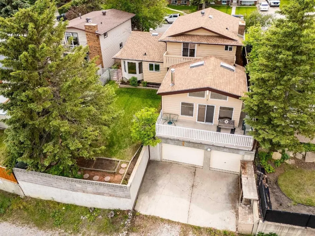 228 Norfolk Road NW Calgary AB T2K 5P7
