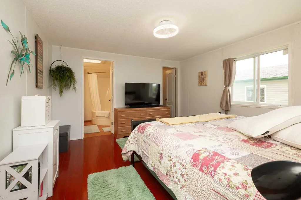 801 232 Street Hillcrest AB T0K 1C0