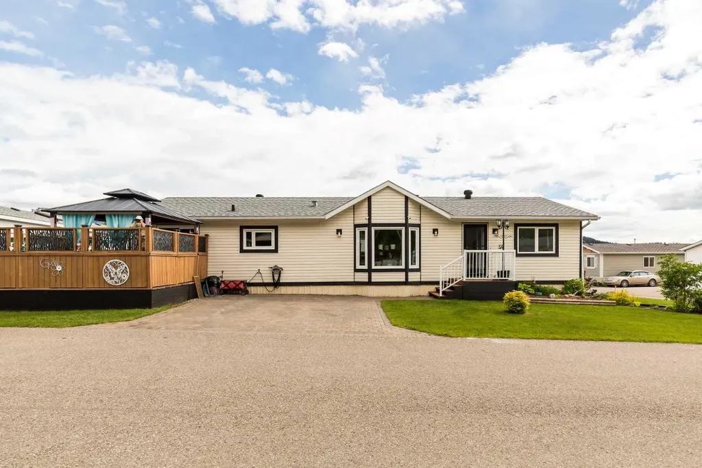 801 232 Street Hillcrest AB T0K 1C0