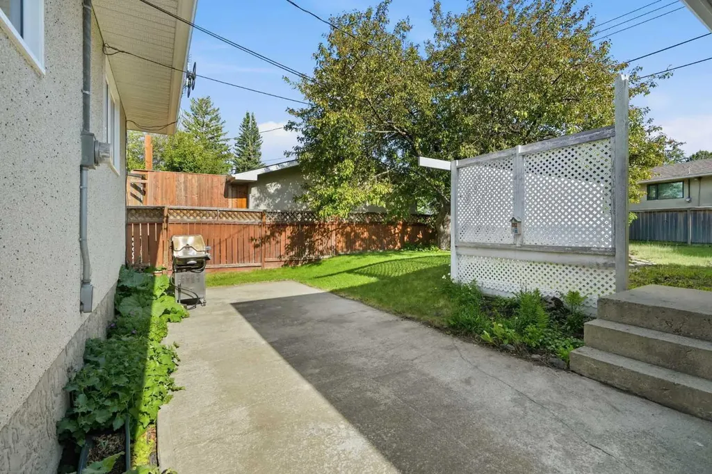 6119 Blackthorn Crescent NE Calgary AB T2K 3X5