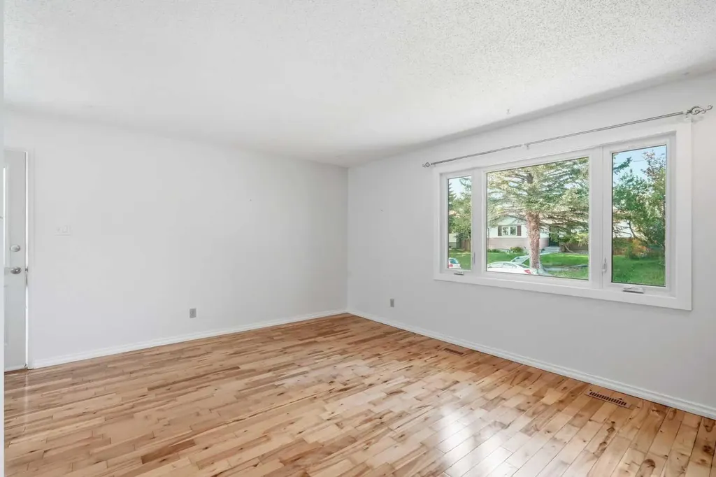 6119 Blackthorn Crescent NE Calgary AB T2K 3X5