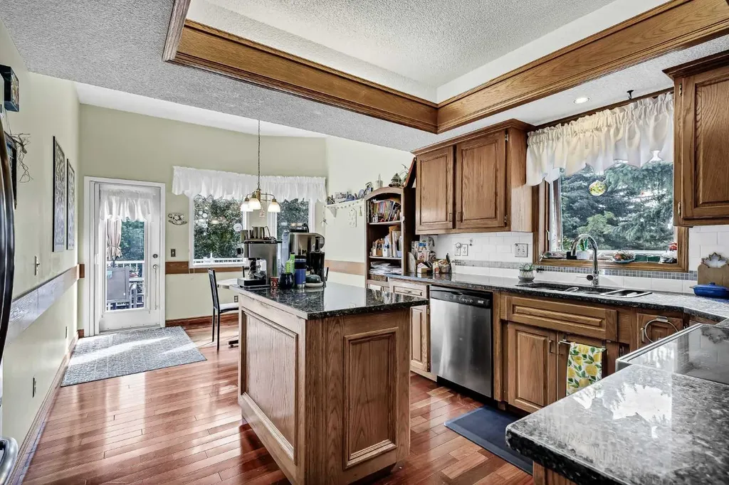 44 Valley Meadow Close NW Calgary AB T3B 5M1