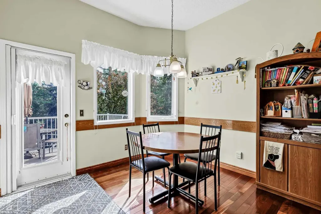 44 Valley Meadow Close NW Calgary AB T3B 5M1