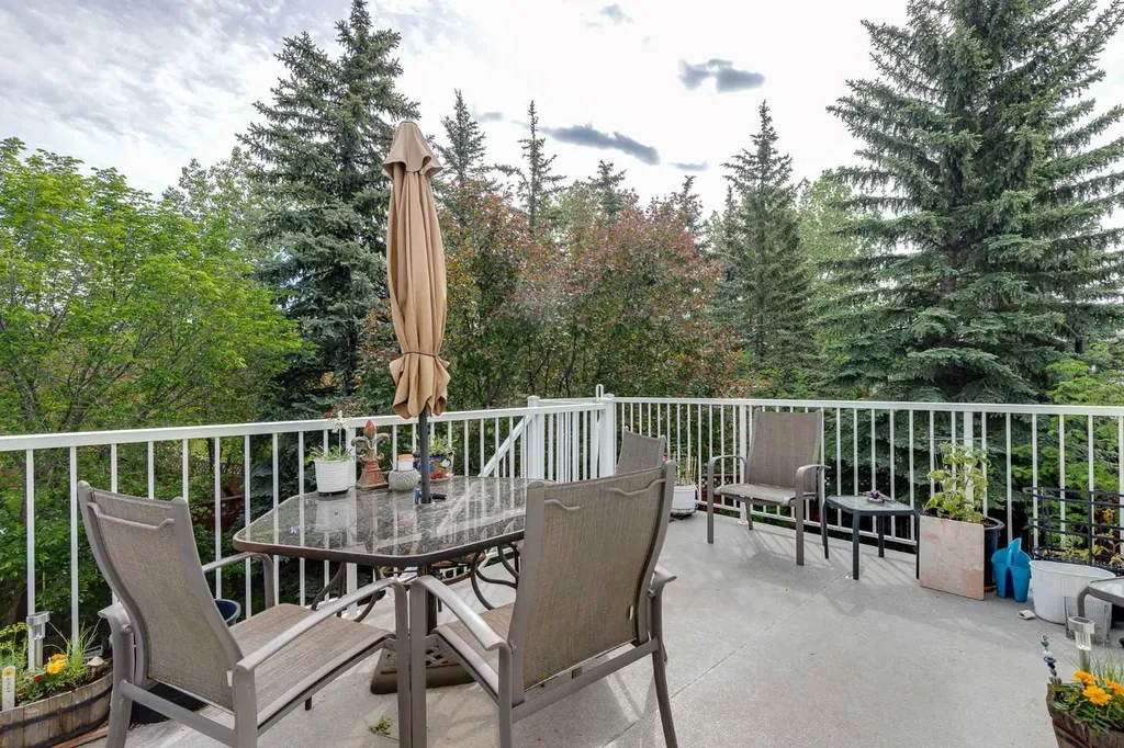 44 Valley Meadow Close NW Calgary AB T3B 5M1