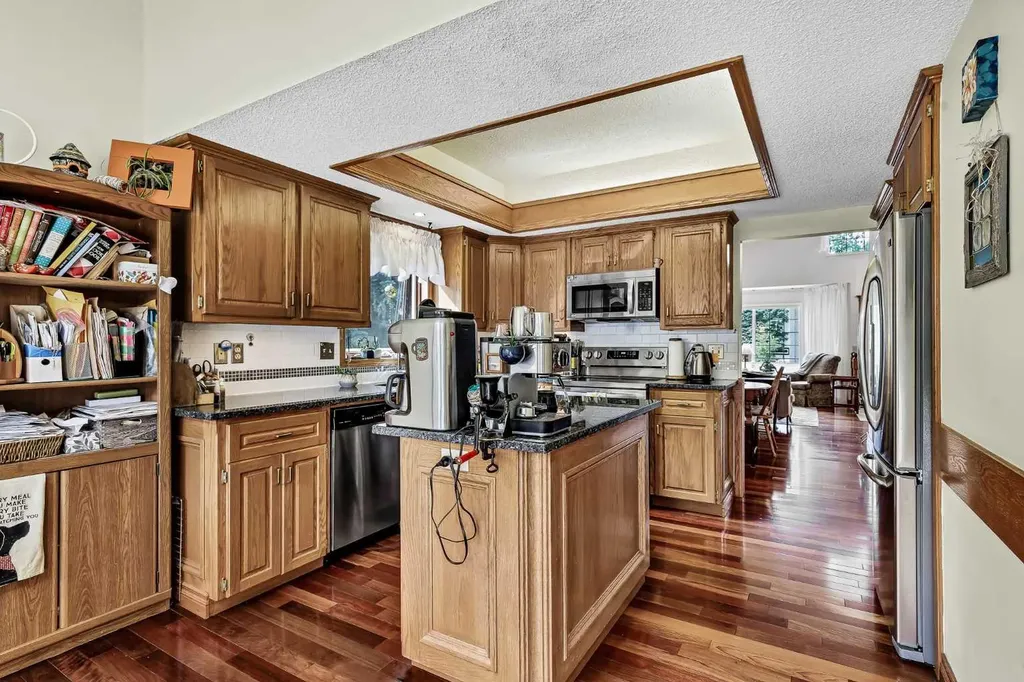 44 Valley Meadow Close NW Calgary AB T3B 5M1