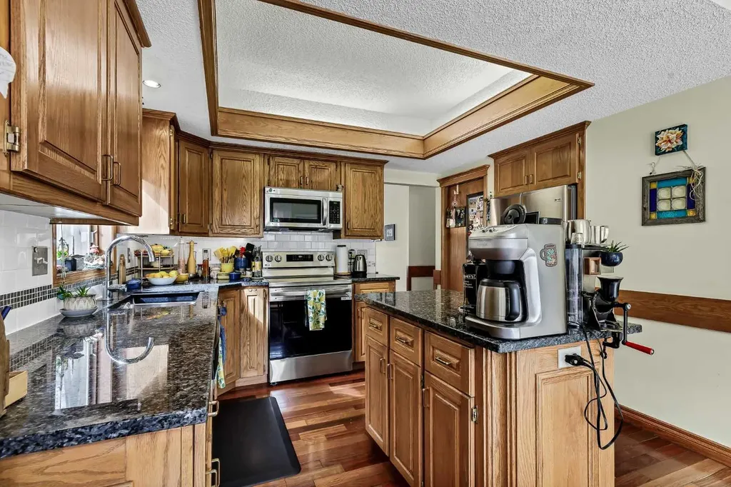 44 Valley Meadow Close NW Calgary AB T3B 5M1
