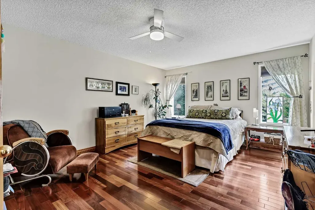 44 Valley Meadow Close NW Calgary AB T3B 5M1