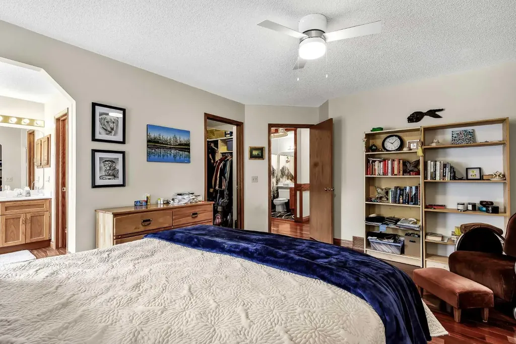 44 Valley Meadow Close NW Calgary AB T3B 5M1
