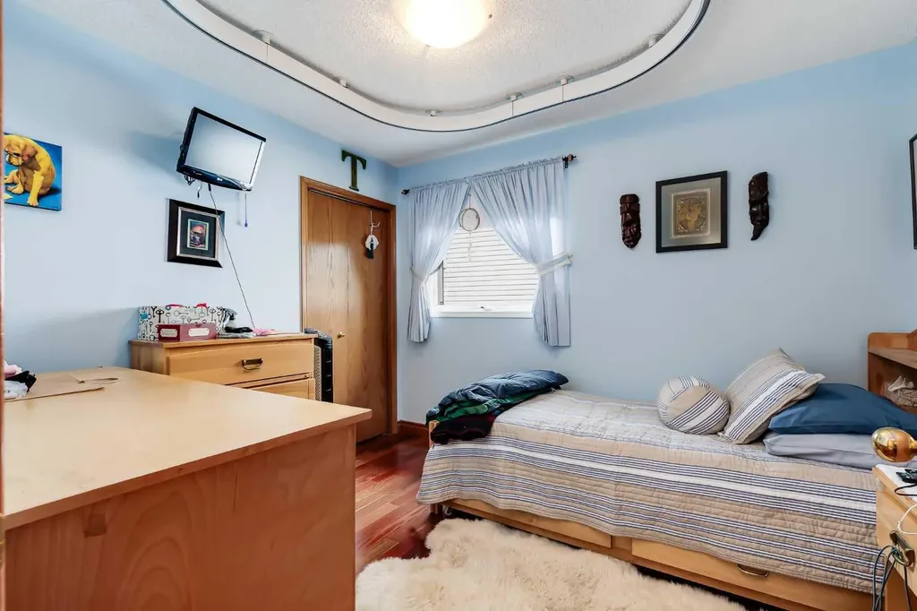 44 Valley Meadow Close NW Calgary AB T3B 5M1
