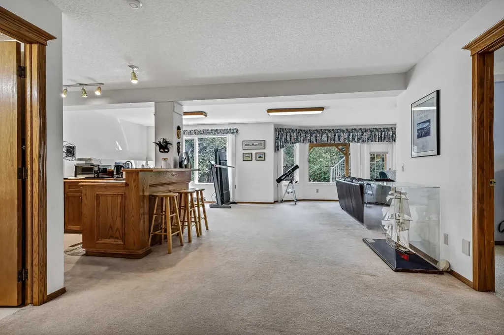 44 Valley Meadow Close NW Calgary AB T3B 5M1